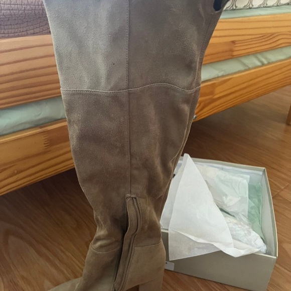 Boots - Picture 5 of 5